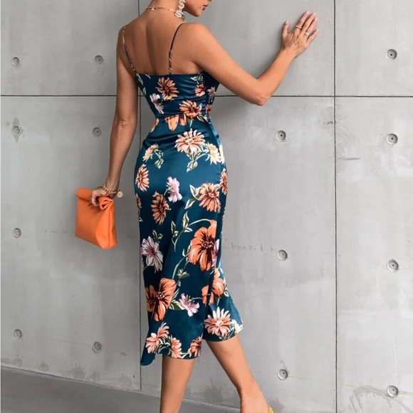 Brand new! Beautiful dress. Would look so good at a wedding! - Picture 2 of 2